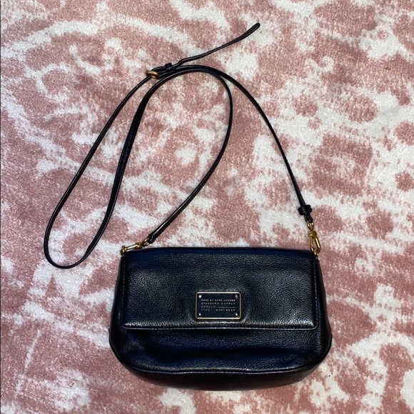 Marc Jacobs Handbags - Marc Jacobs Black Leather Crossbody